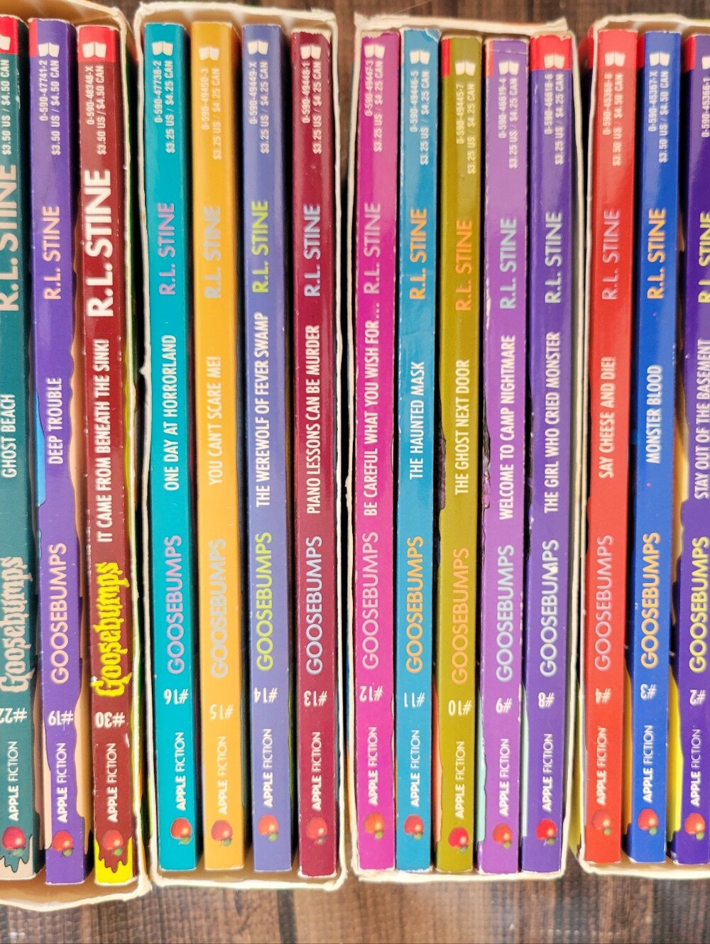 Huge Lot Of Vintage RL STINE GOOSEBUMPS Books! 90's Kid Nostalgia - Picture 4 of 15
